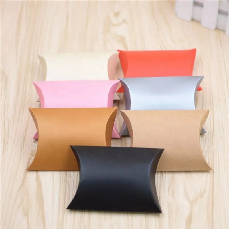 50pcs Favor candy Box bag kraft paper Pillow packaging Wedding Favor Gift Boxes white/black gold pil / 2