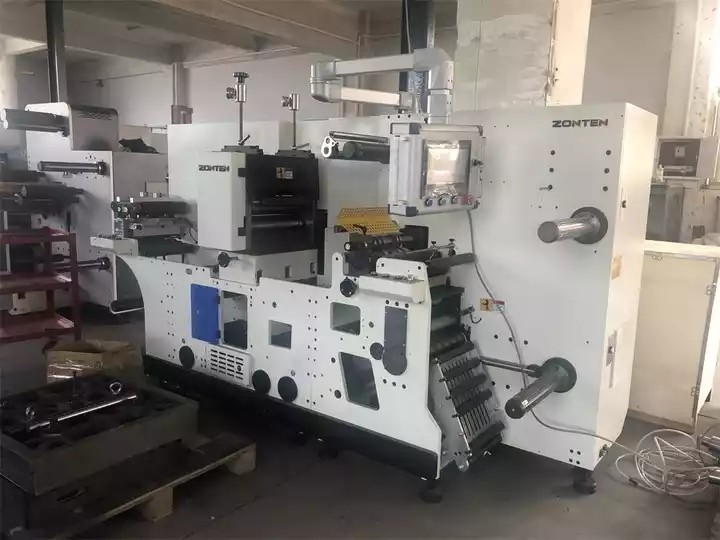 ZMQ high speed factory price label hot stamping foil semi rotary auto die cutting machine / 3