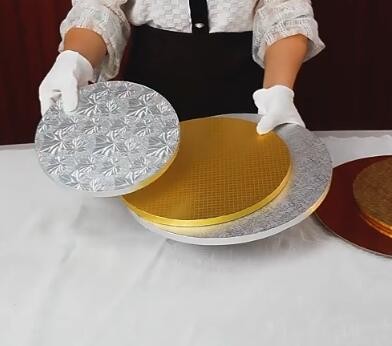 Customized Design Wholesale Disposable 6-20inch Size Cake Board Corrugated Circular Golden Cake Drum / 2