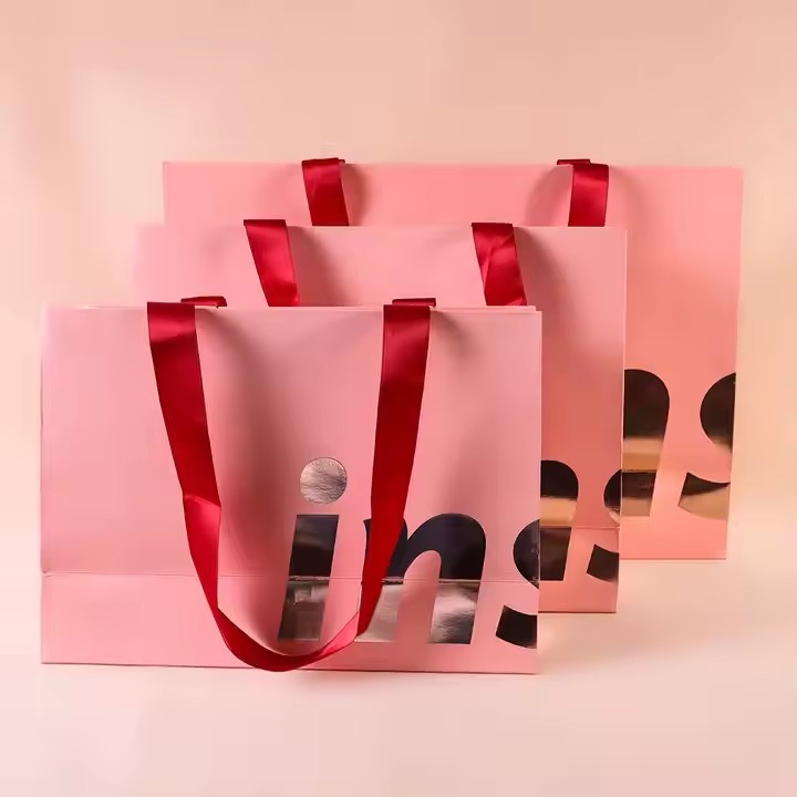 Customize Logo Cloth Boutique Cardboard Packaging Matte Cheap Pink Gift Paper Bag with Your Own Logo / 2